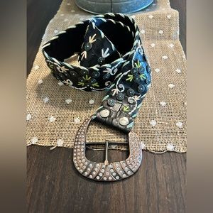 Women’s Rhinestone Buckle Belt